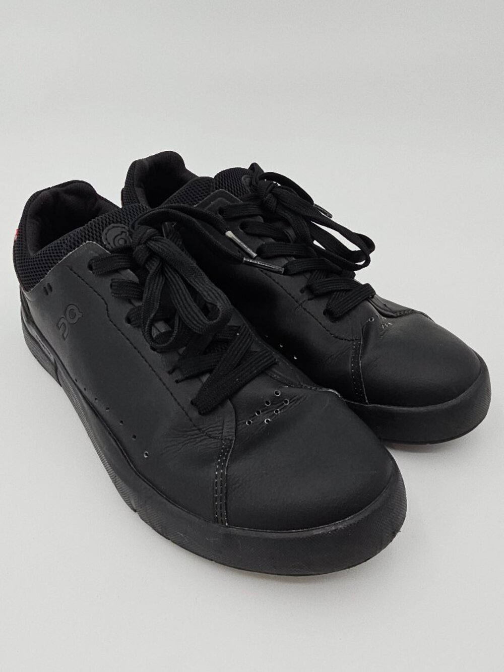 On cloud The Roger Advantage Black Sneakers Tennis Shoes Women's Shoes size 8